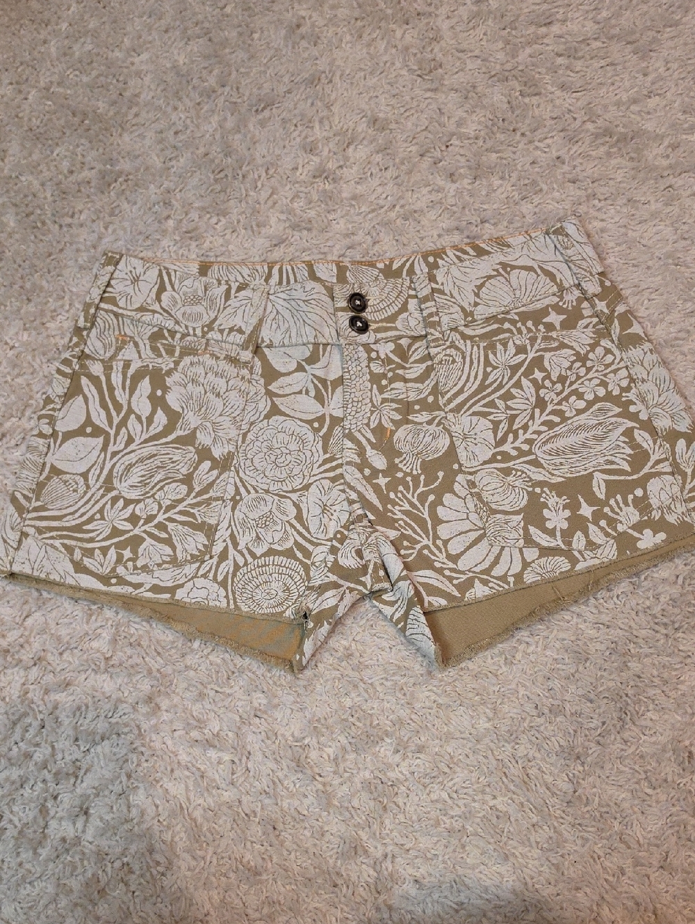 085 Pilgrim Tan Jean Shorts with White Floral Print Low Rise
